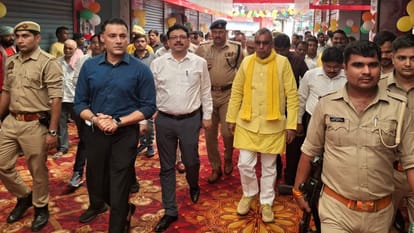 रामपुर में विकास कार्यों का निरीक्षण करते ओमप्रकाश राजभर