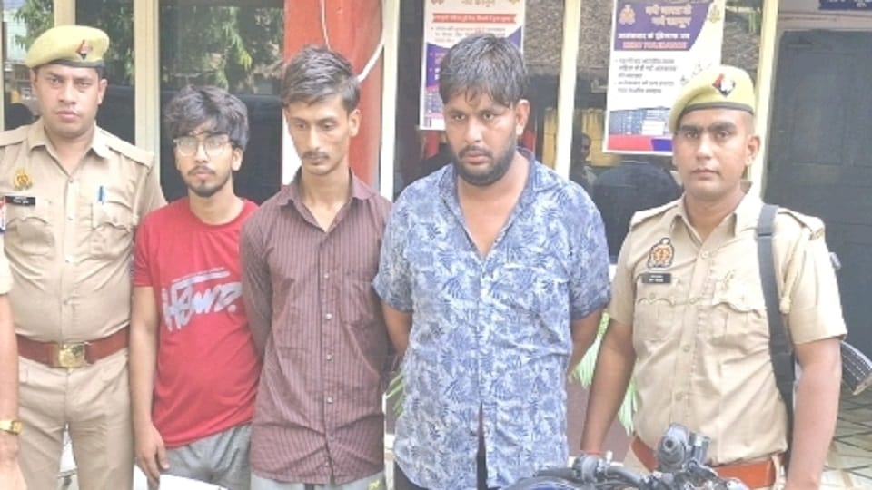 Meerut: Three miscreants caught in the robbery of Kargil martyr's wife, the robbery was done to buy a pistol