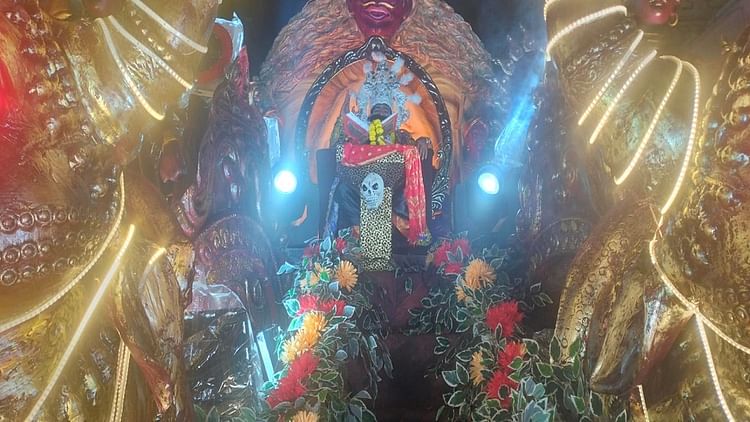 UP: आगरा की एतिहासिक राम बरात और रामलीला...रथ पर सवार होकर दुहाई देने निकले दशानन, गर्जना से कांप उठे नर-नारी