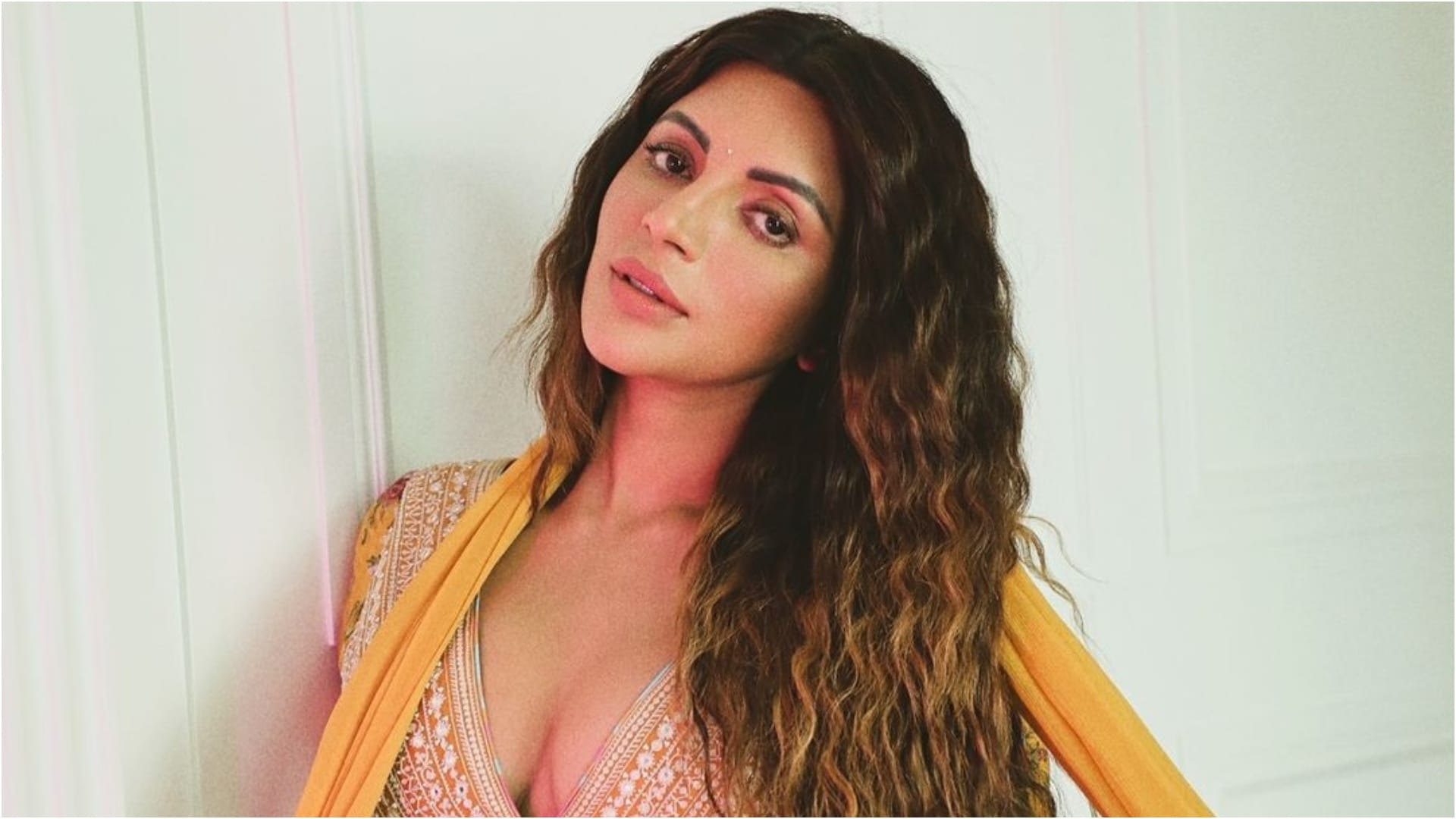 When Shama Sikander tried to commit suicide doctor removed the poison from her body whole night