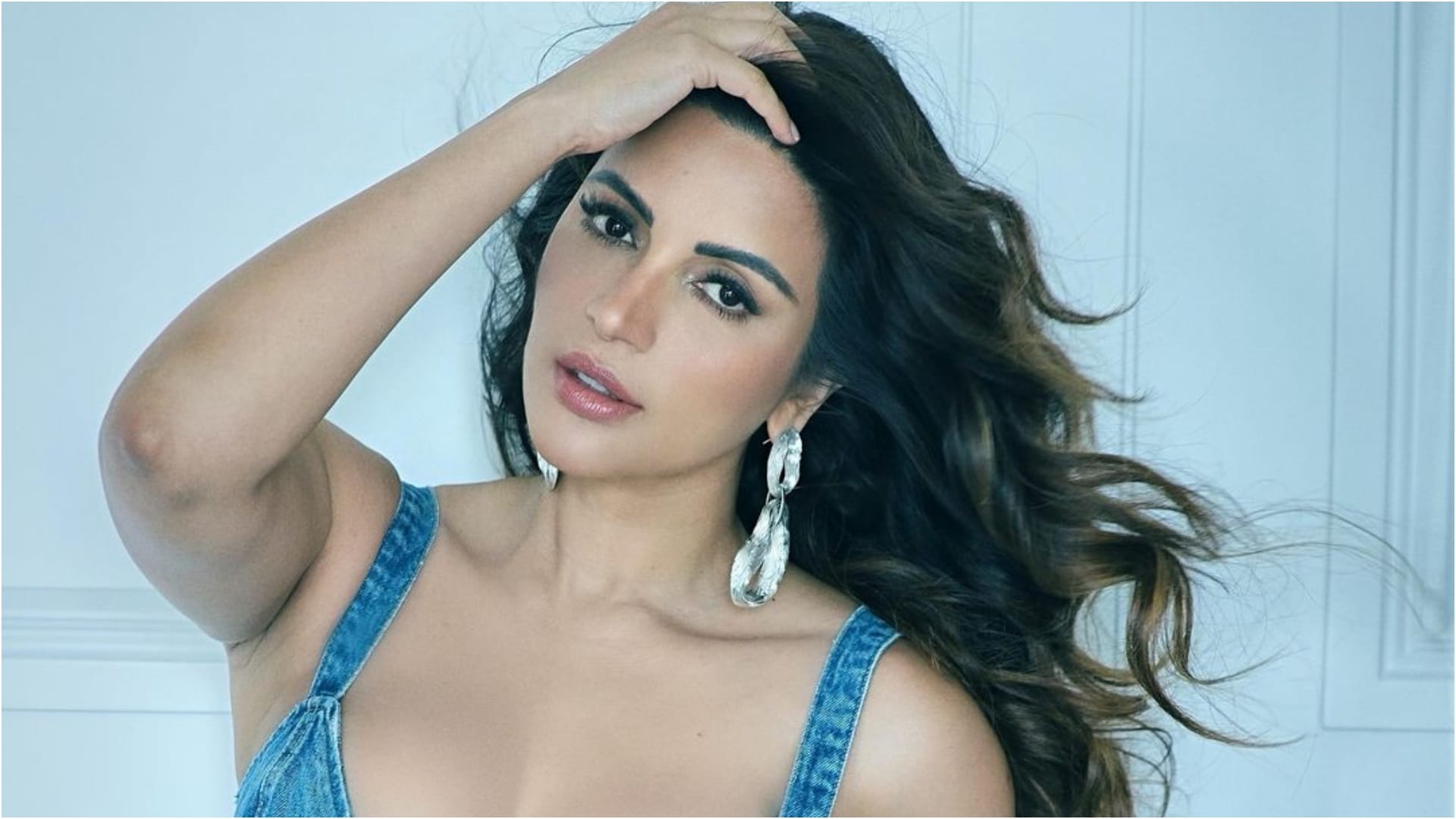 When Shama Sikander tried to commit suicide doctor removed the poison from her body whole night