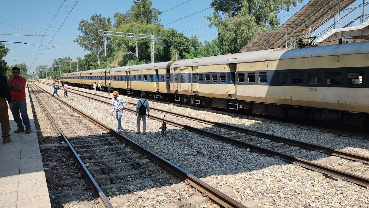 10 trains coming to Una are back on track after being cancelled for four days
