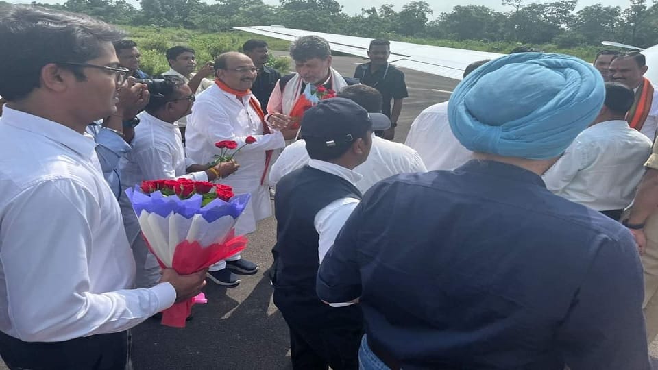 Major accident averted in Chhattisgarh Plane stumbles on runway many dignitaries including state finance and h