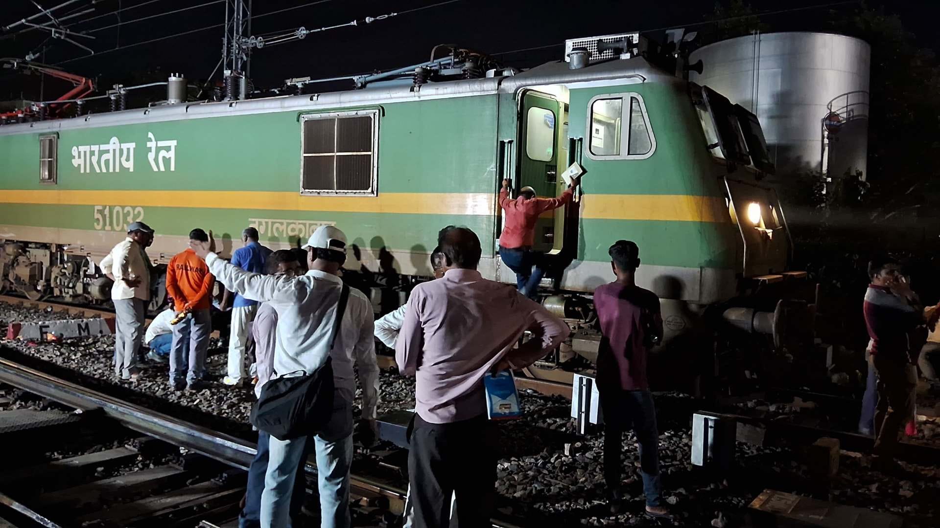 Bihar News : Special train Muzaffarpur to Pune derailed train accident today
