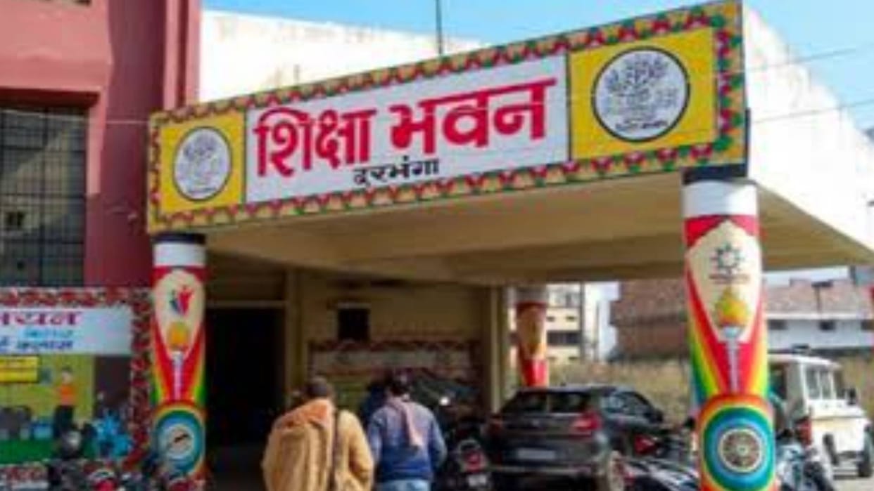 Darbhanga DEO action against 3 principals and 1 teacher this is matter including irregularities in midday meal