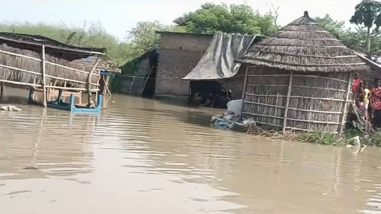 Samastipur Situation serious in three blocks water entered houses people said if no relief then suicide option