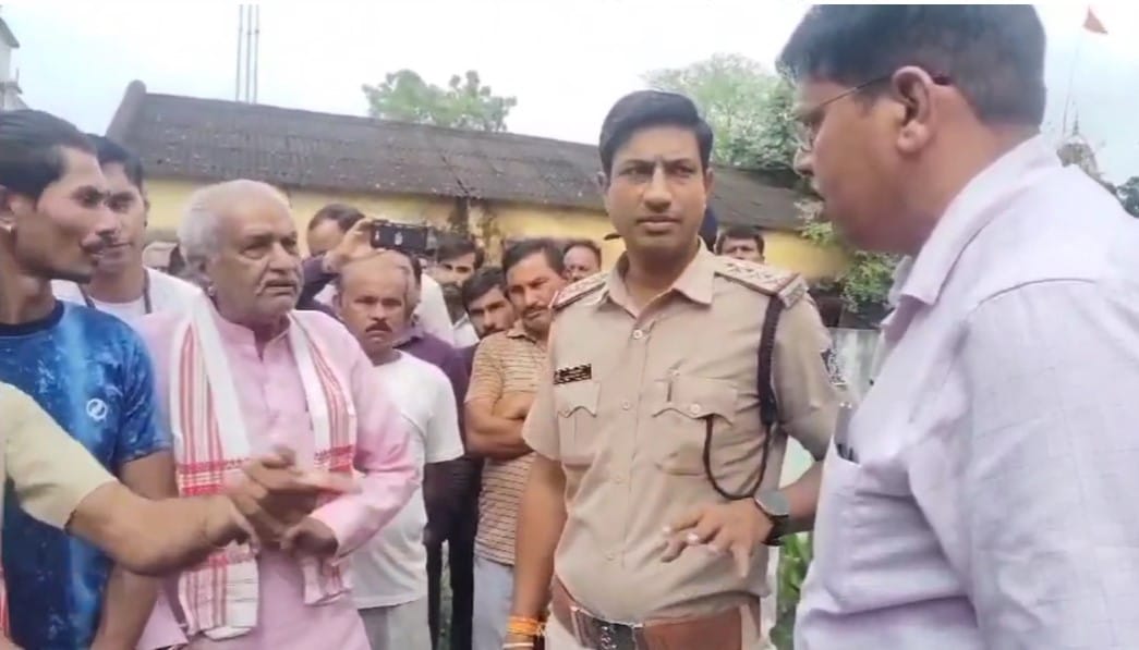 Budhni SDM got furious on the old man Video goes viral