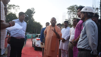CM Yogi inspected the Gaurav Sangrahalaya under construction in Gorakhpur.