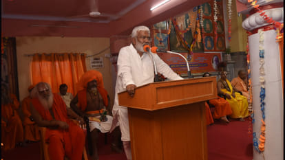 CM Yogi paid tribute to Brahmlin Mahant Avedyanath Maharaj on the 10th death anniversary of Gorakhnath Temple.