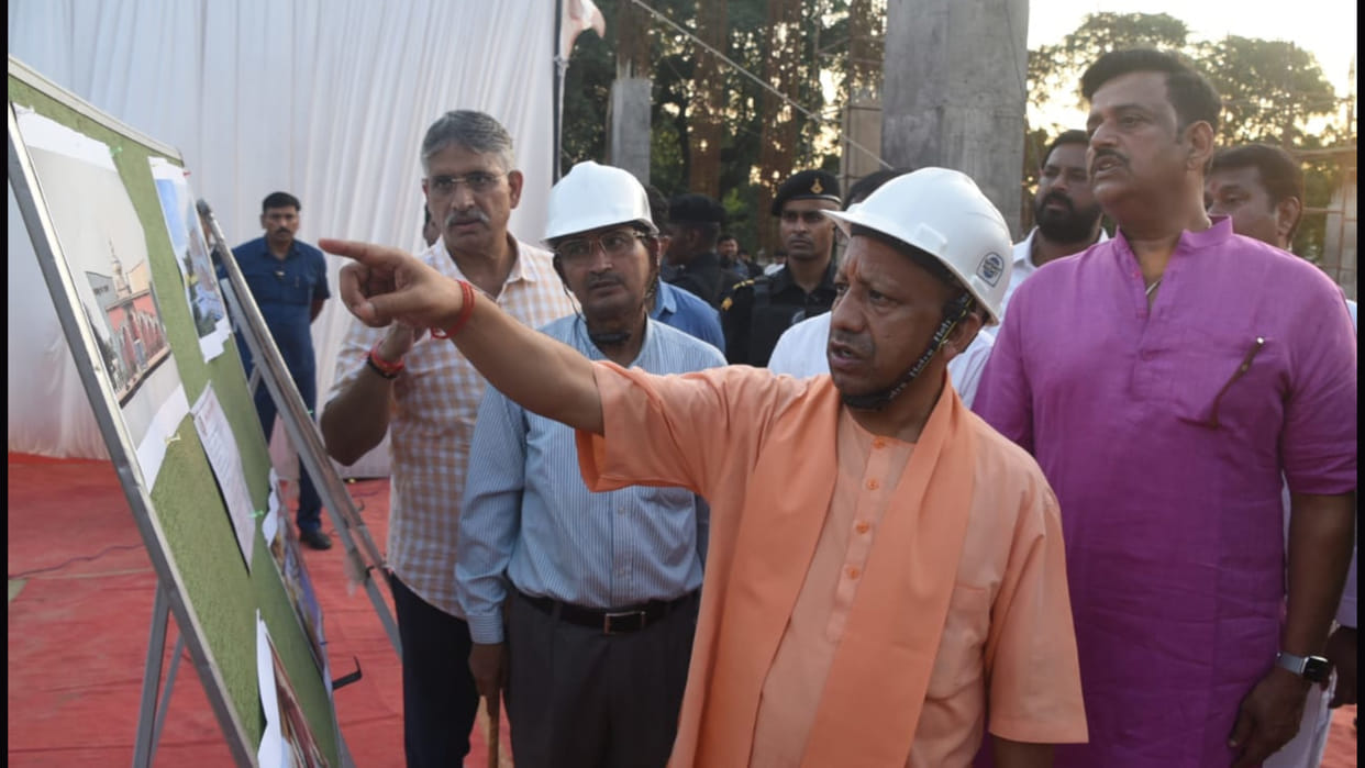 CM Yogi inspected the Gaurav Sangrahalaya under construction in Gorakhpur.