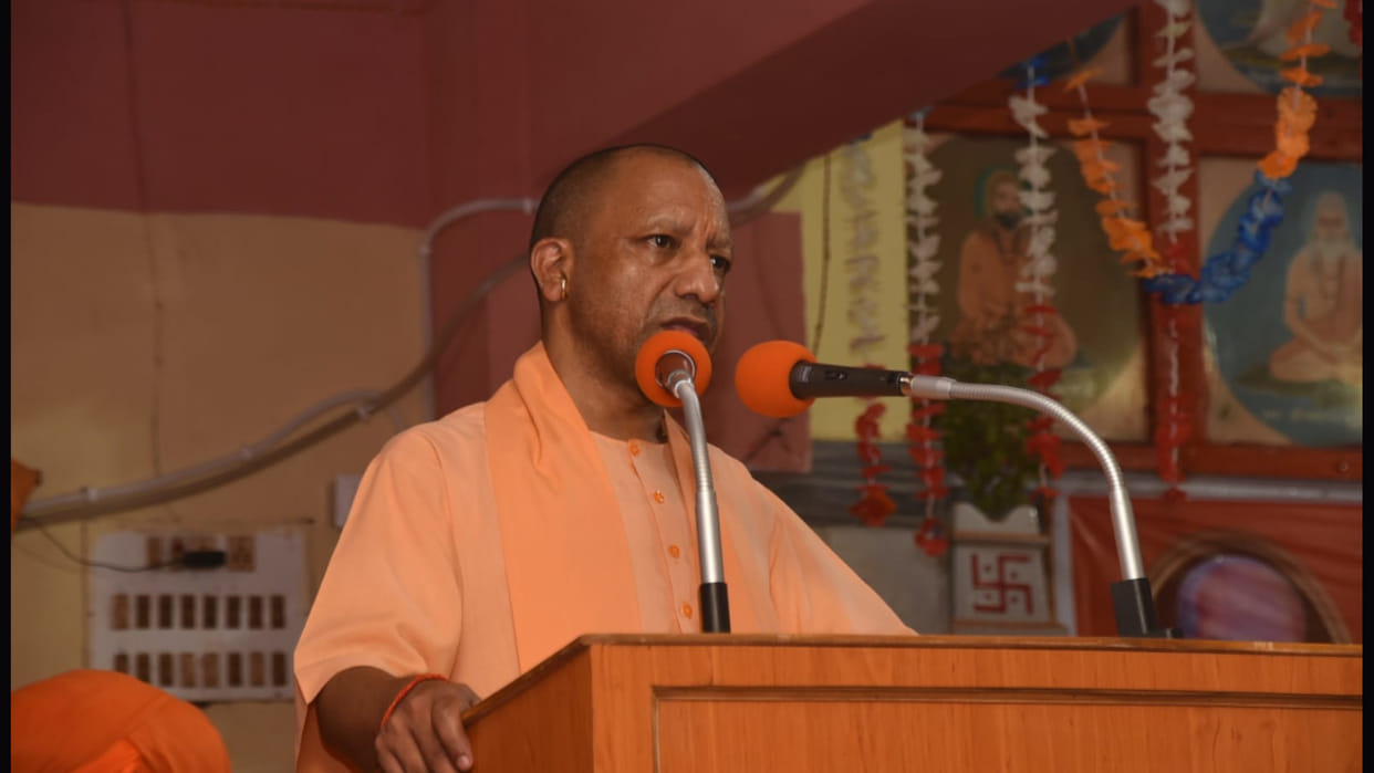 CM Yogi paid tribute to Brahmlin Mahant Avedyanath Maharaj on the 10th death anniversary of Gorakhnath Temple.