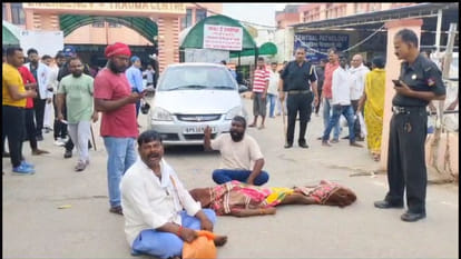 Patient dies in Gorakhpur BRD Medical College, uproar - guards beat attendants