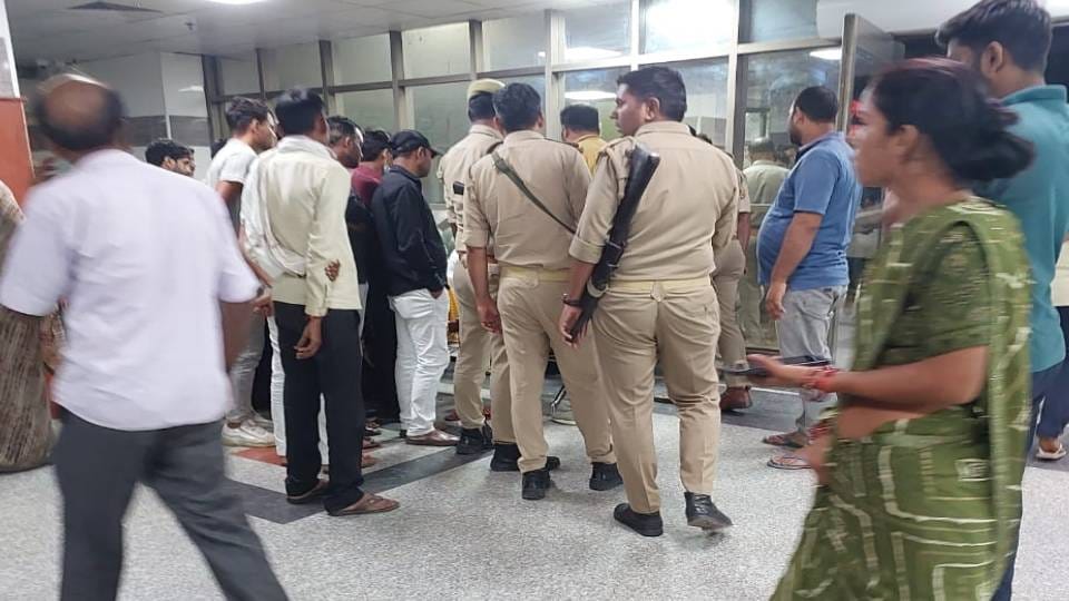 accused killed their brother by beating him with sticks over land division In Mainpuri