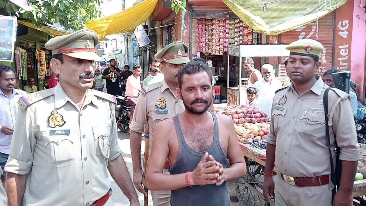 Hardoi: Parade taken out of history sheeter for assaulting egg seller