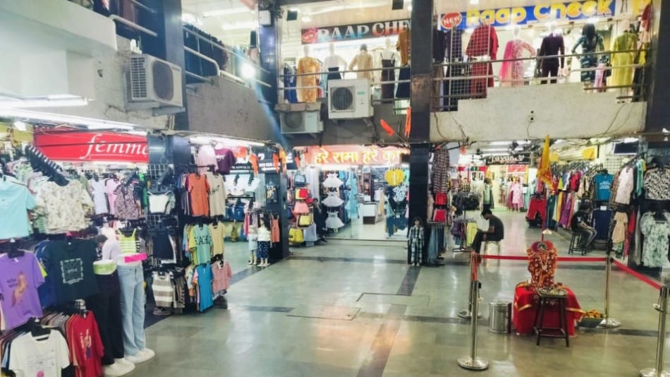 nagar nigam action in basement shops