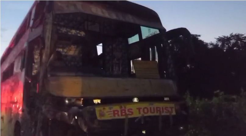 Kannauj Accident, Sleeper bus overturned after hitting a divider on the expressway, 38 passengers injured