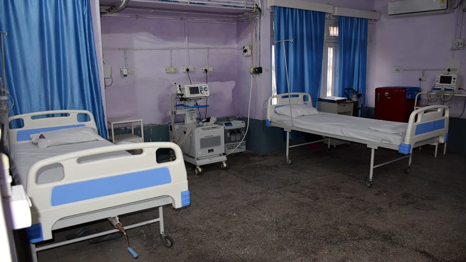 Saharanpur: Cleaning worker dies after falling from the roof of a women's hospital, questions raised on securi