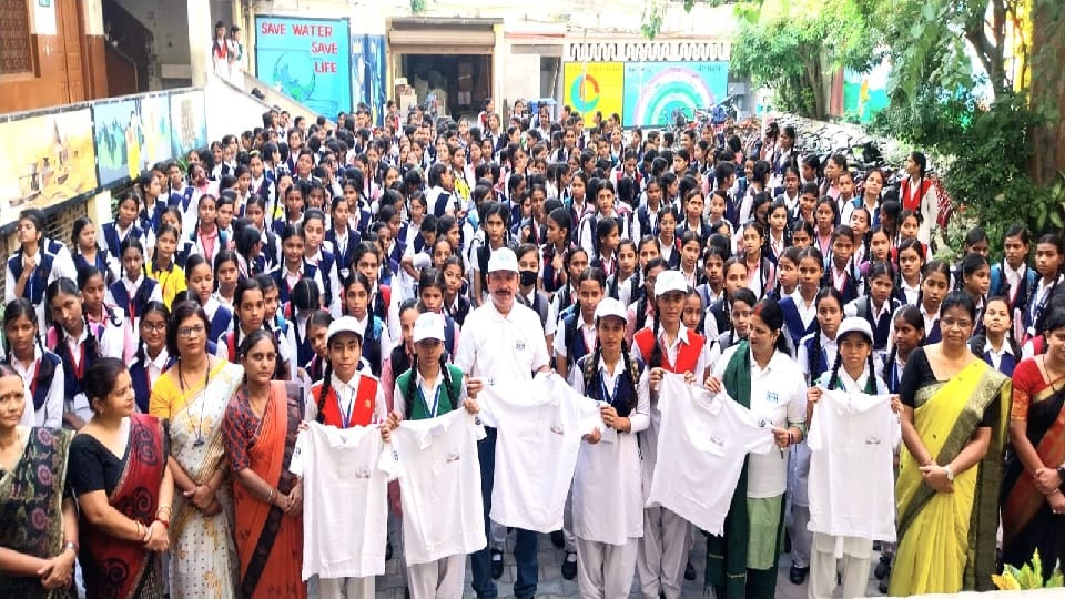 Cleanliness is service campaign among school girls,