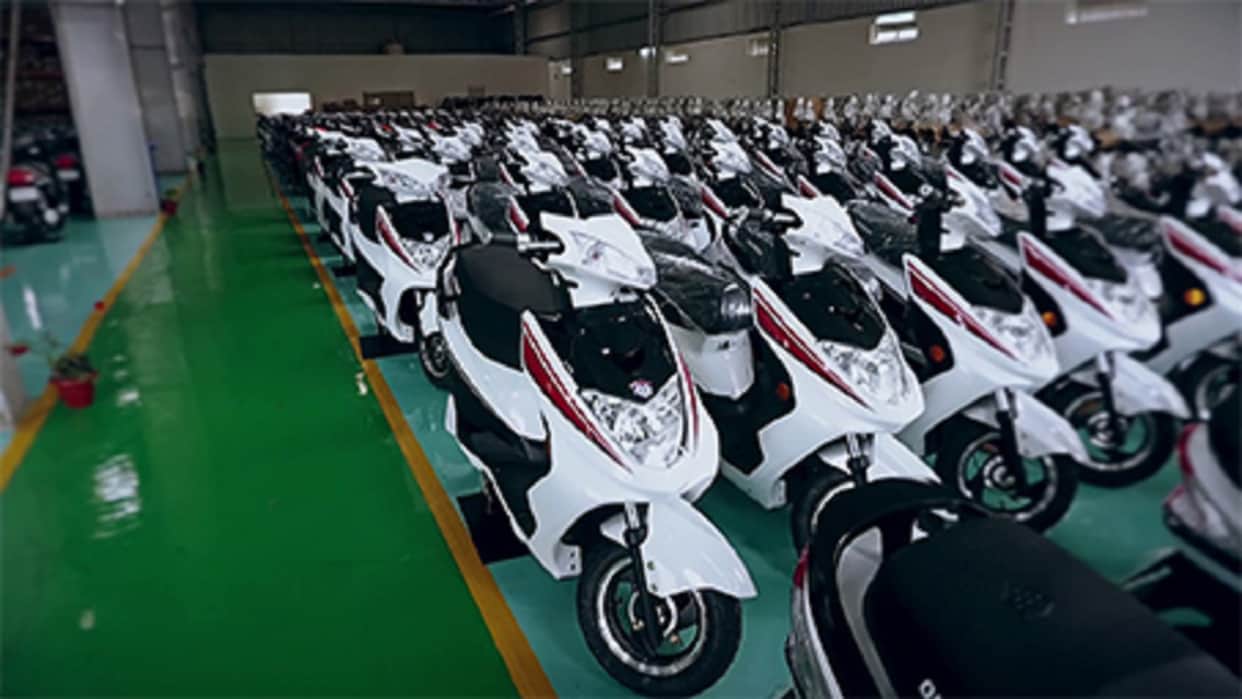 Govt launches PM E-DRIVE subsidy scheme, HD Kumaraswamy tells automakers to follow guidelines