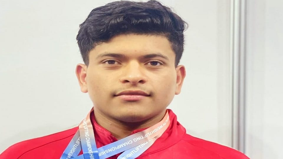Bijnor: Parv Chaudhary won two gold medals in Commonwealth Weightlifting, made a record