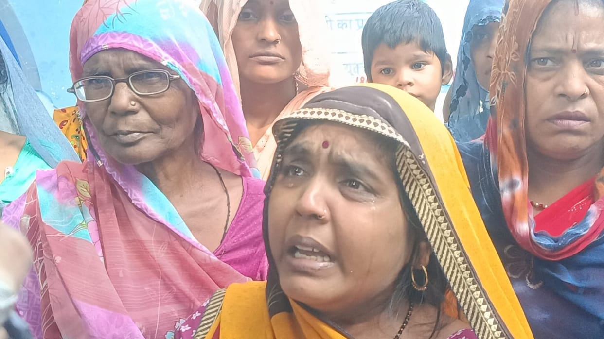 Firozabad Blast: Cabinet Minister Jaiveer Singh arrived to give relief cheque many refused to take