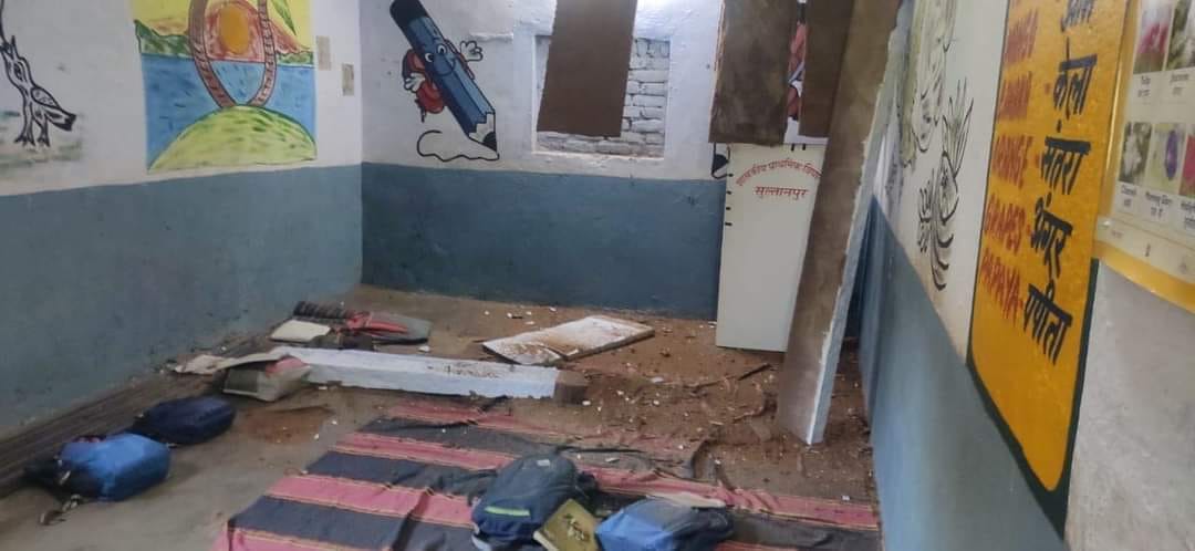 A stone fell from the roof of a government school in Shivpuri
