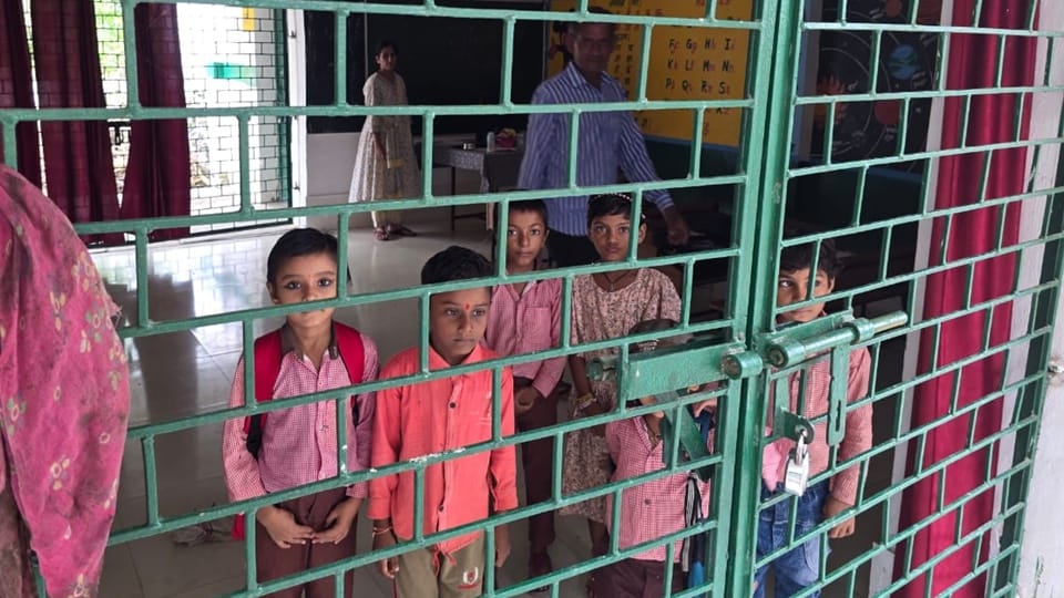 Amroha: Leopard entered school… children started screaming, students and teachers were trapped in classrooms
