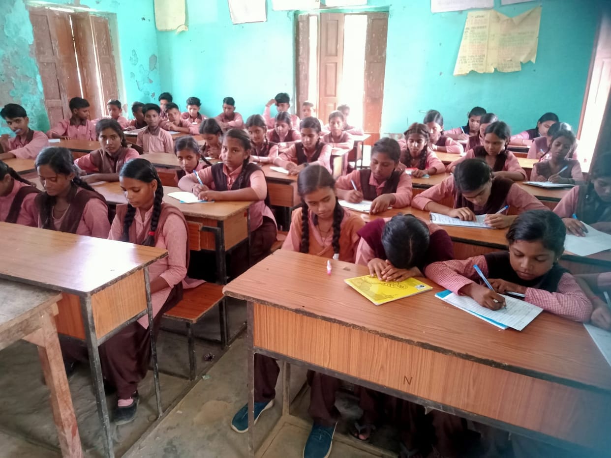 timings of secondary schools in UP have been changed Due to severe cold now they will open from 10 am to 3 pm