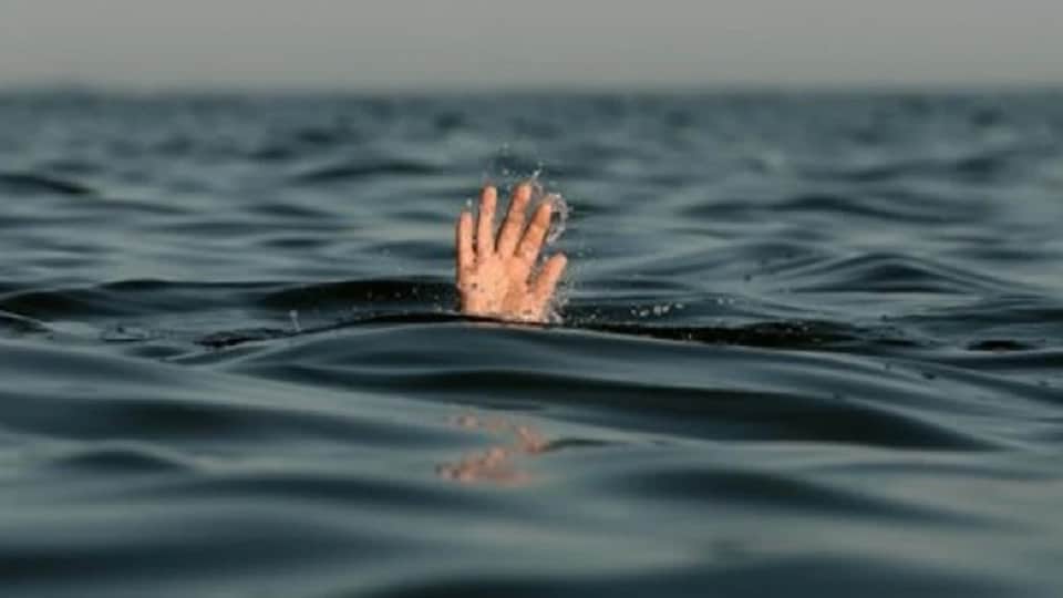 Husband jumps into Agra Canal amid domestic strife.