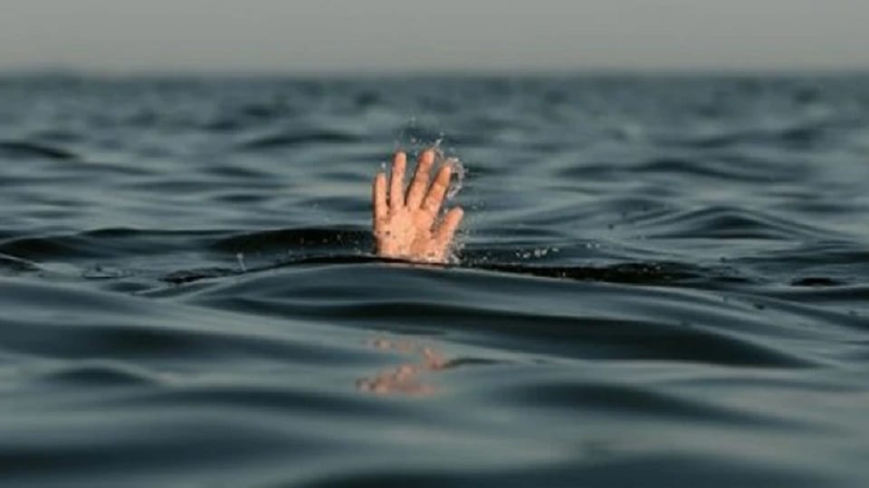 Uttarkhand News: man jumped into Kosi under the influence of alcohol
