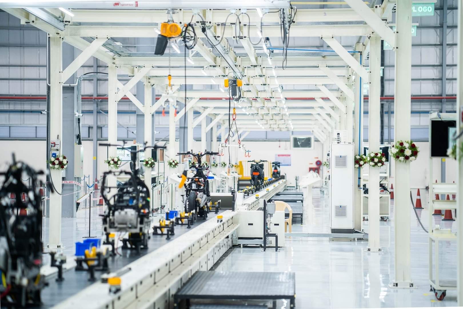 Union minister Nitin Gadkari says Fall in lithium battery prices will boost EV sector