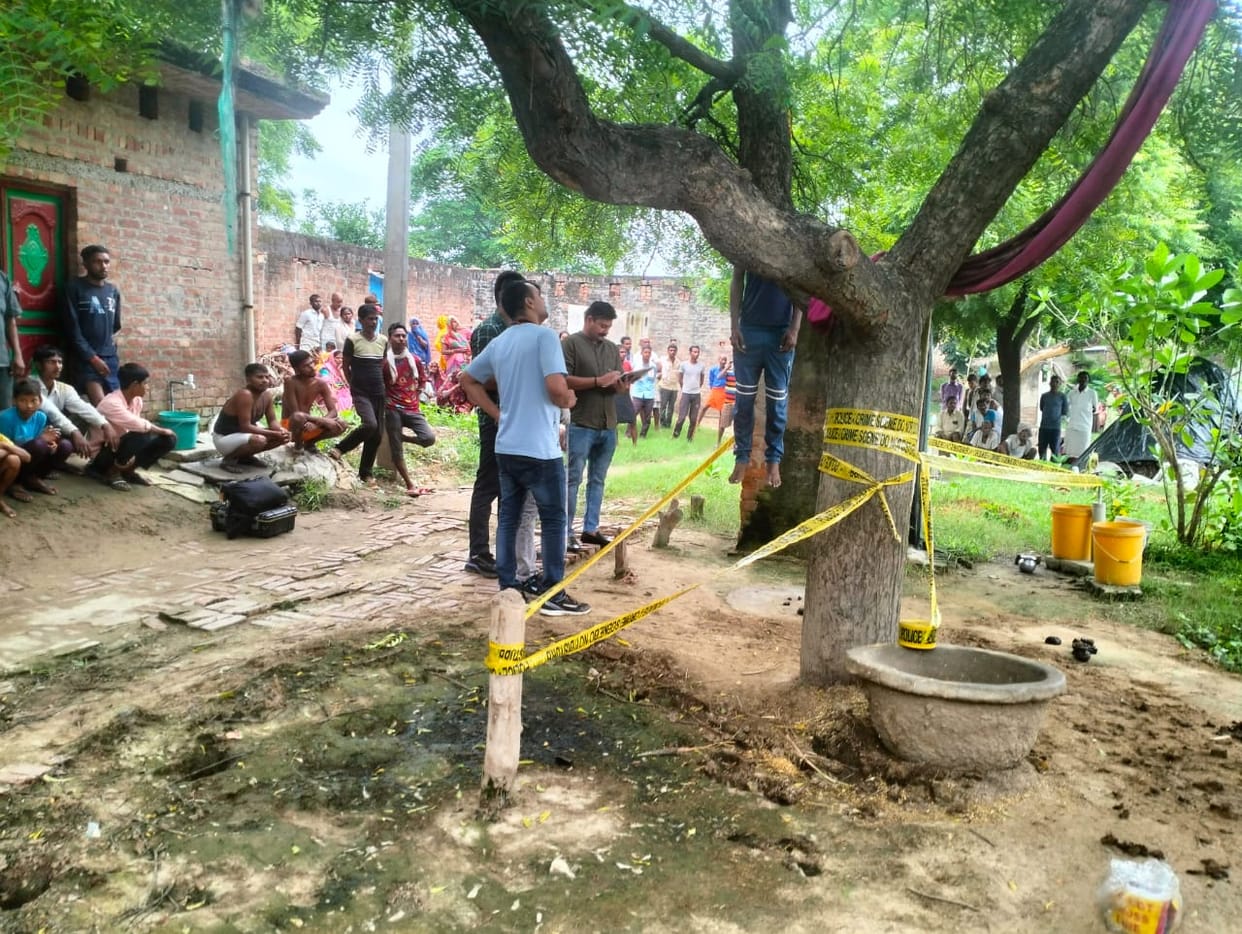 A man commits suicide in Maholi kotwali in Sitapur.