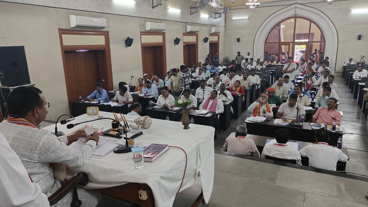 Varanasi mayor directed officials for resolve problems of councillors within 48 hours