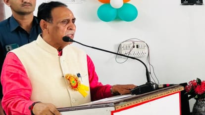गुजरात के पूर्व मुख्यमंत्री विजय रुपाणी