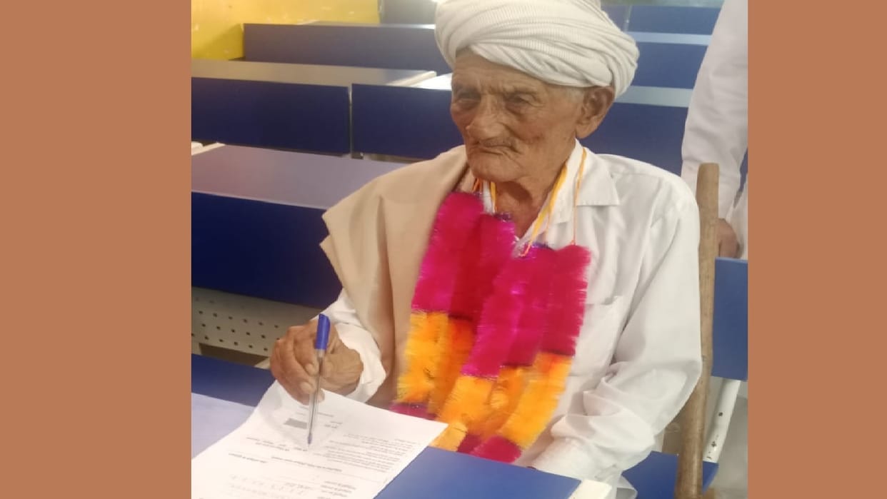 101-year-old Chambaram appeared for the exam in Fatehabad, he reached government school in village on foot