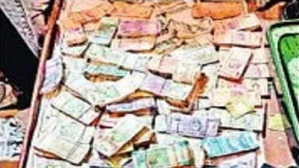 Drugs syndicate running from Pakistan busted, ten arrested with weapons