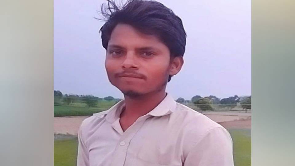 husband committed suicide by hanging himself In Firozabad who hurt by his wife going to her maternal home