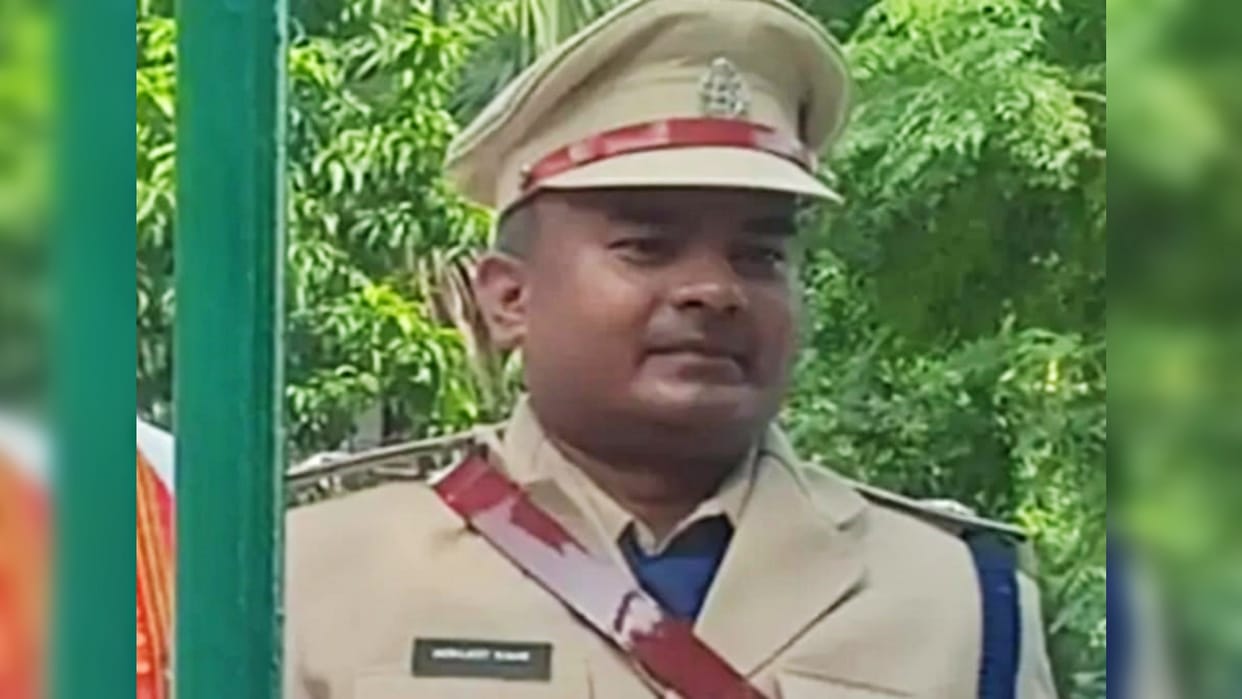 Bihar: In Gaya, police station in-charge Indrajit abused VIP party's block president Anil Kumar, Mukesh Sahani