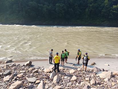 Rishikesh News Two Youth From Delhi Drown into ganga in Shivpuri sdrf Doing Search