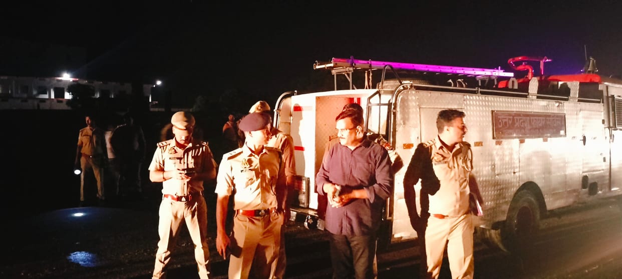 Kanpur Accident] Fire broke out after two trucks collided on the highway, two other trucks also collided