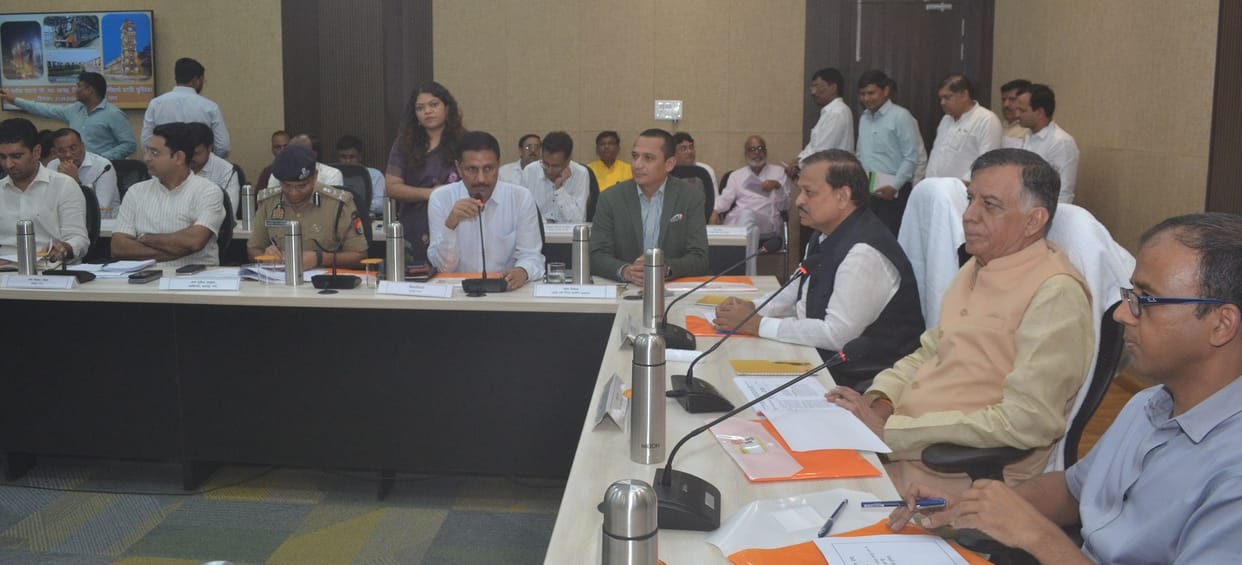 Speed up on Lucknow Expressway from May, Satish Mahana showed strict attitude in the meeting
