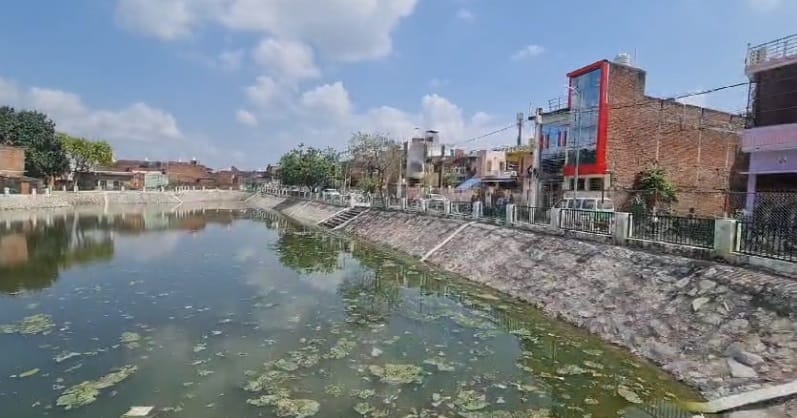 Four teenagers who went to bathe in a pond drowned, two were saved and two died, referred to higher center