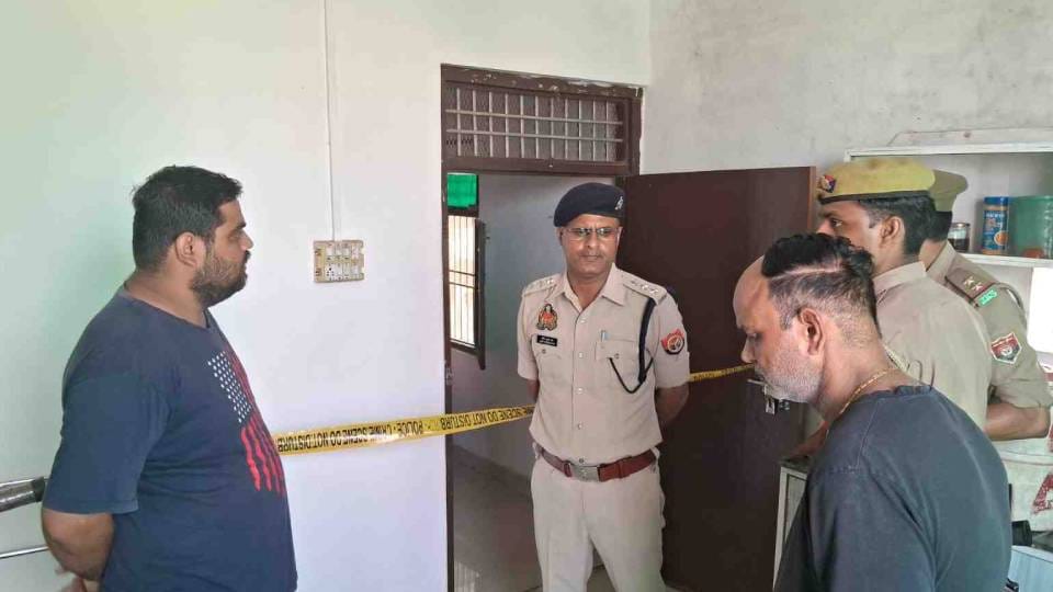 Bank cashier was found dead in room who living in rented house in Etah