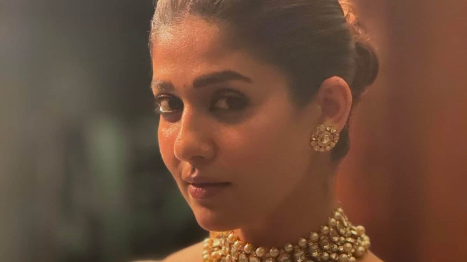 Actress Who Have Own Private Jet Nayanthara Priyanka Chopra Jonas  Sunny Leone Madhuri Dixit