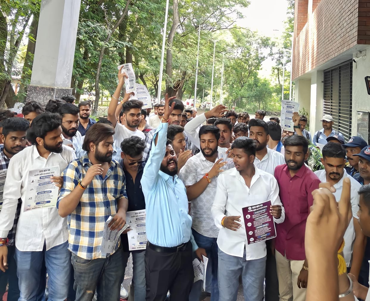 Under the Campus Chalo campaign, NSUI workers will submit a memorandum to the collector in all the districts a