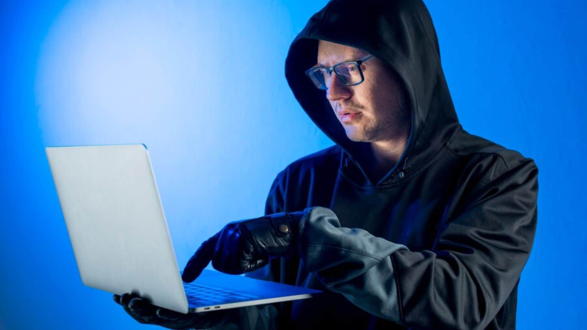 Christmas Discount Scam Alert Avoid these Fake Messages and check How to stay safe from online fraud