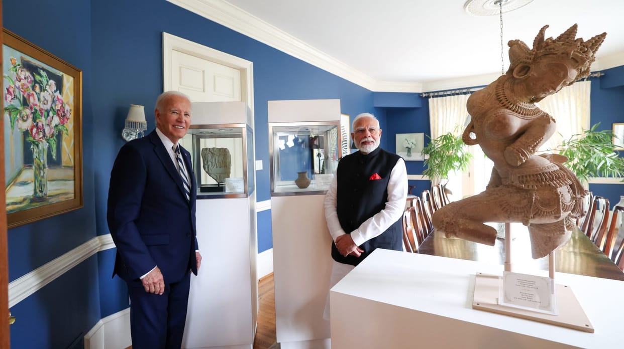 US hands over 297 antiquities smuggled out of India news in hindi