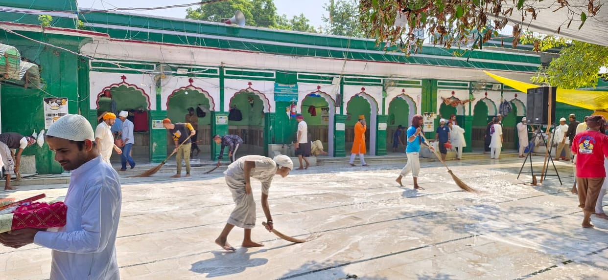 Urs 2024 group of Punjab Jayreen cleaned Dargah premises and markets in Piran Kaliyar Roorkee