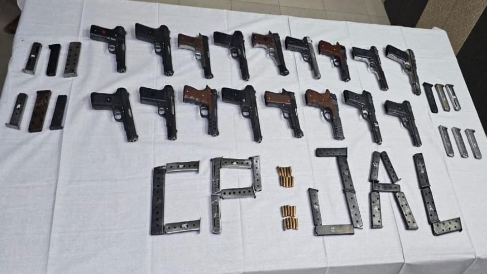 Jalandhar Police caught interstate arms supply gang recovered 18 pistols 66 cartridges 1.1 kg heroin