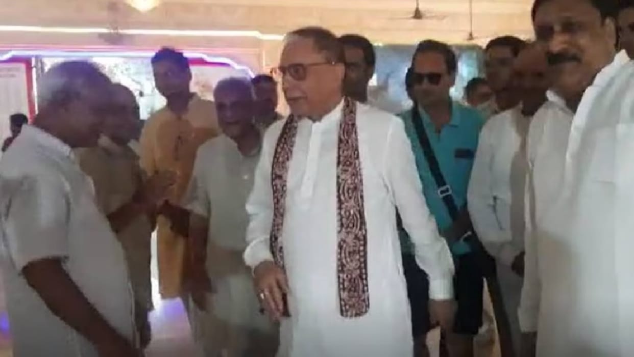now support to Congress candidate Chandraprakash After Savitri Jindal, Chandra increases problems for BJP